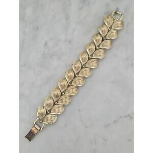 Coro Pegasus Gold Leaf Bracelet – Vintage 1950s Gold Tone Signed